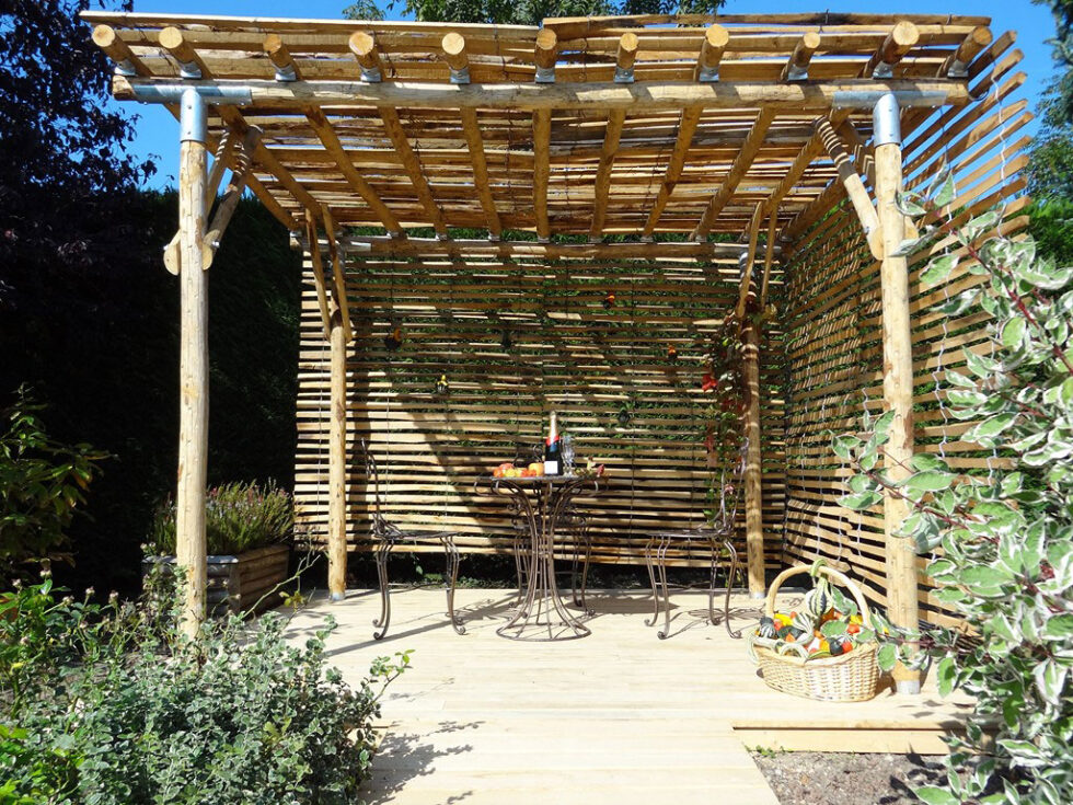 Sichtschutz hängend von der Rolle Woodline Gartenzäune